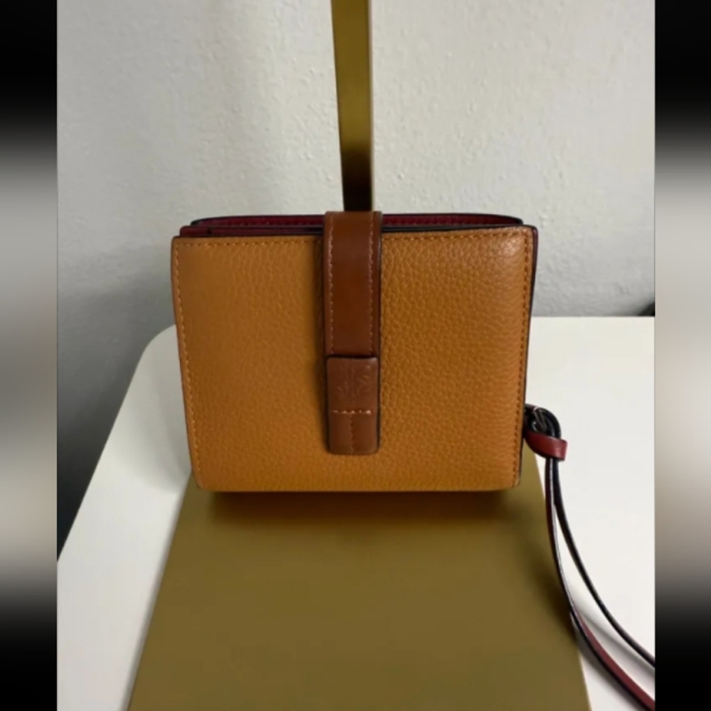 LOEWE CALFSKIN GRAINED LEATHER BiFOLD WALLET